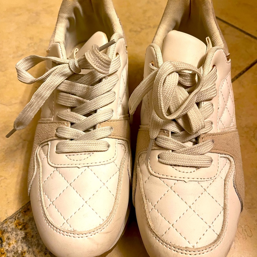 Women’s modern sneakers